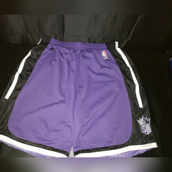 Vintage Adidas Sacramento Kings NBA Basketball Purple Mens Shorts